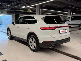 2019 Porsche Cayenne III, белый, 5250000 рублей, вид 4