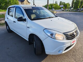 2013 Renault Sandero I, белый, 460000 рублей, вид 1