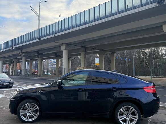 2011 BMW X6 M I (E71), синий, 2000000 рублей - вид 8