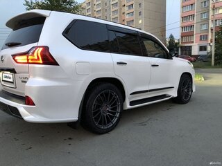 2017 Lexus LX 570 III Рестайлинг 2, белый, 7650000 рублей, вид 3