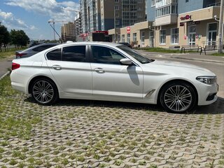 2019 BMW 5 серии 520d xDrive VII (G30/G31/G38), белый, 3450000 рублей, вид 4