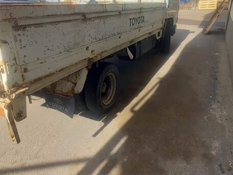 1996 Toyota Dyna, белый, 699000 рублей, вид 4