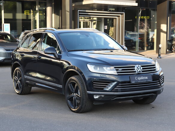 2016 Volkswagen Touareg II Рестайлинг, синий - вид 2