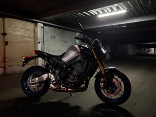 2023 Yamaha MT-09 (FZ-09), серебристый, 1380000 рублей, вид 4