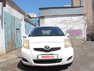 2009 Toyota Vitz II (XP90), белый, 330000 рублей, вид 2