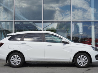 2024 Lada (ВАЗ) Vesta SW I Рестайлинг (NG), белый, 1440000 рублей, вид 4