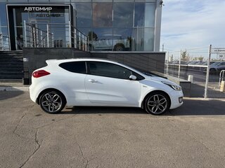 2013 Kia Ceed II, белый, 930000 рублей, вид 4
