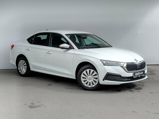 2021 Skoda Octavia IV (A8), белый, 2360000 рублей, вид 3