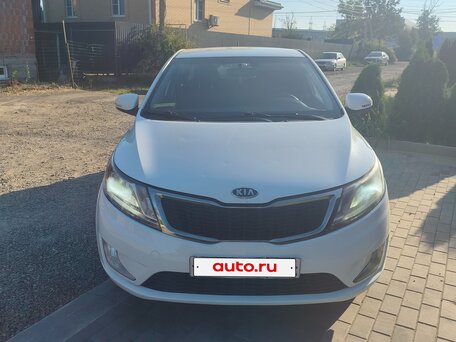 2012 Kia Rio 4-speed III, белый, 700000 рублей, вид 2