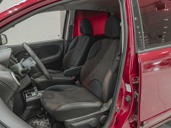 2011 Nissan Note I Рестайлинг, красный - вид 11