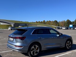 2023 Audi e-tron 50 I, синий, 7090000 рублей, вид 5