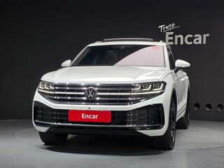 2025 Volkswagen Touareg III Рестайлинг, белый, 10230000 рублей, вид 3