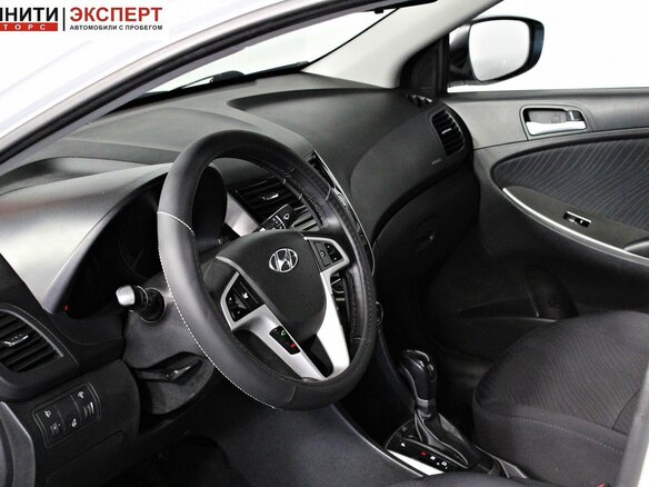 2015 Hyundai Solaris I Рестайлинг, белый, 985000 рублей - вид 10