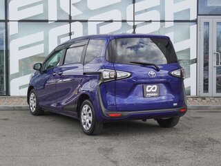 2022 Toyota Sienta II Рестайлинг, синий, 1676000 рублей, вид 3