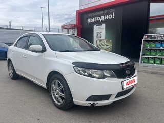 2010 Kia Cerato 5-speed II, белый, 650000 рублей, вид 3