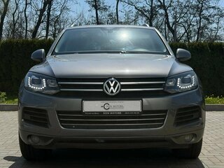 2013 Volkswagen Touareg II, серый, 1840000 рублей, вид 2