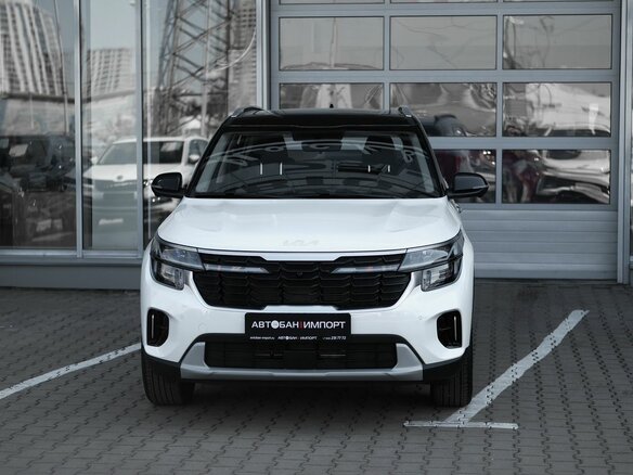 2026 Kia Seltos I Рестайлинг, белый - вид 1