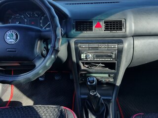 2001 Skoda Octavia I (A4) Рестайлинг, красный, 360000 рублей, вид 4