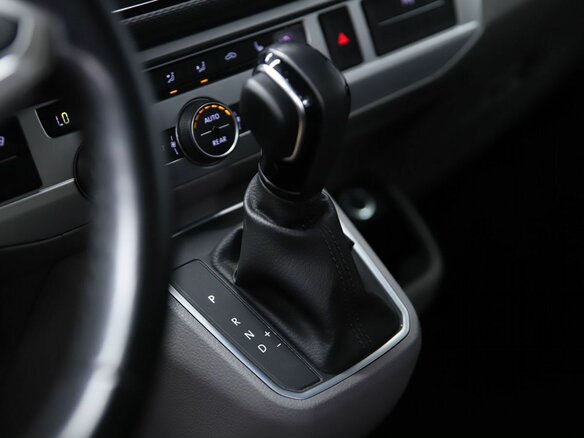 2021 Volkswagen Caravelle T6 Рестайлинг, серый, 4800000 рублей - вид 19