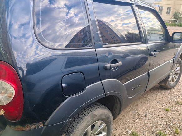 2011 Chevrolet Niva I Рестайлинг, чёрный - вид 4