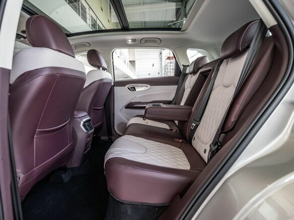 2025 Bestune T90 I, серебристый, 3131000 рублей - вид 12