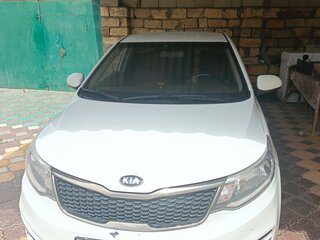 2015 Kia Rio III Рестайлинг, белый, 830000 рублей, вид 1