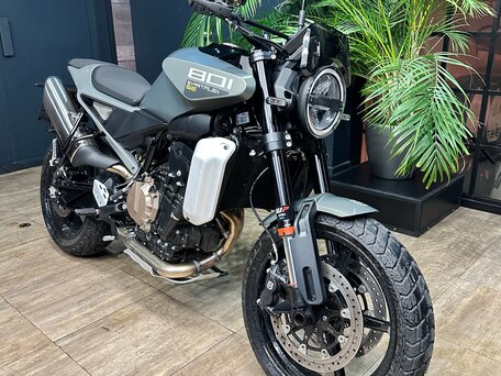 2026 Husqvarna Svartpilen 801, серый, 1250000 рублей, вид 1
