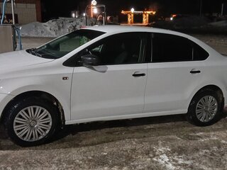 2015 Volkswagen Polo V Рестайлинг, белый, 950000 рублей, вид 3