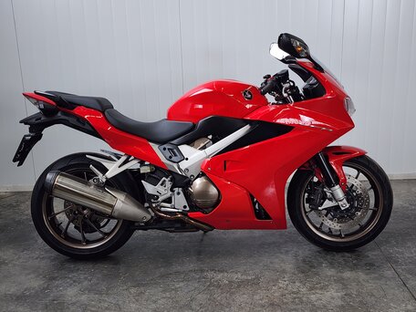 2015 Honda VFR 800, красный, 719000 рублей, вид 1