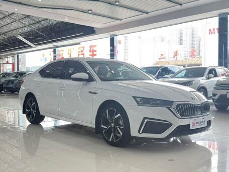 2023 Skoda Octavia IV (A8), белый, 1740000 рублей, вид 3