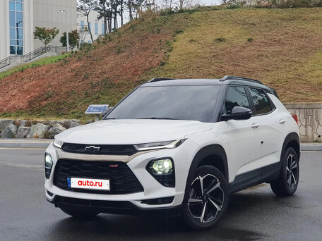 2023 Chevrolet TrailBlazer III, белый, 2400000 рублей, вид 1