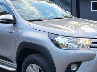2015 Toyota Hilux VIII, серебристый, 2350000 рублей, вид 1