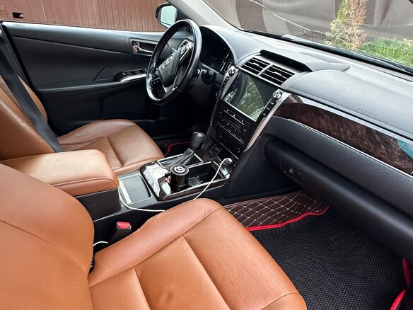2016 Toyota Camry VII (XV50) Рестайлинг, серебристый, 2450000 рублей - вид 9
