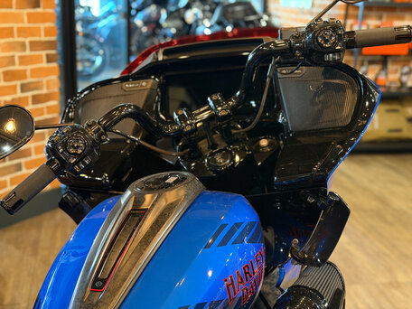 2026 Harley-Davidson CVO Road Glide ST, чёрный, 6500000 рублей, вид 5