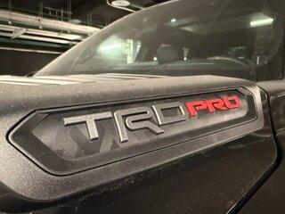 2024 Toyota Tundra CrewMax III, чёрный, 9490000 рублей, вид 4