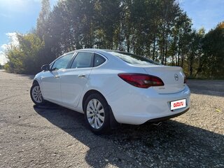 2013 Opel Astra J Рестайлинг, белый, 690000 рублей, вид 5