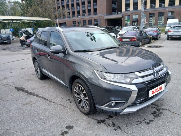 2015 Mitsubishi Outlander III Рестайлинг 2, серый, 1370000 рублей - вид 1