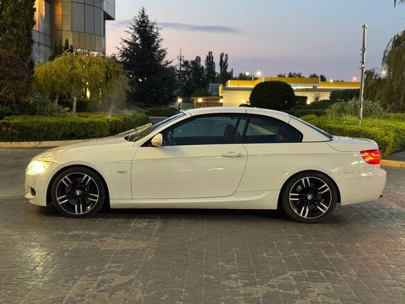 2010 BMW 3 серии 335i V (E90/E91/E92/E93), белый, 2200000 рублей - вид 16