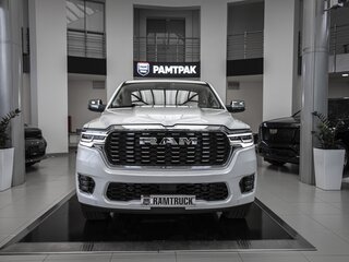 2026 Ram 1500 Crew Cab V Рестайлинг, белый, 11497478 рублей, вид 4