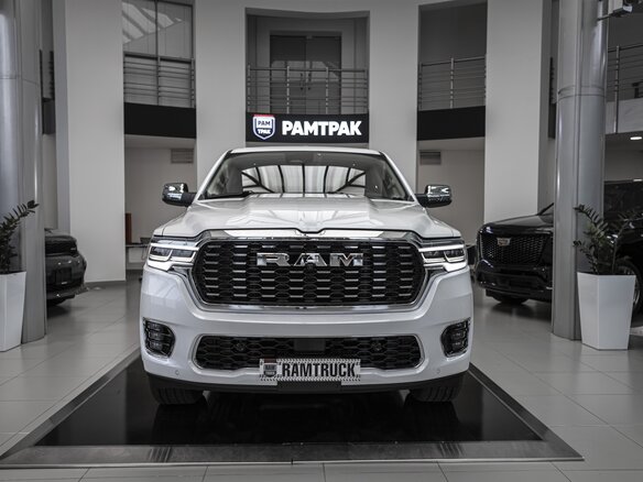 2026 Ram 1500 Crew Cab V Рестайлинг, белый, 10814927 рублей - вид 3