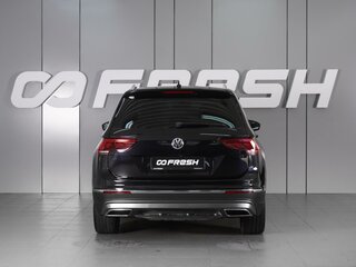 2017 Volkswagen Tiguan II, чёрный, 2539000 рублей, вид 4