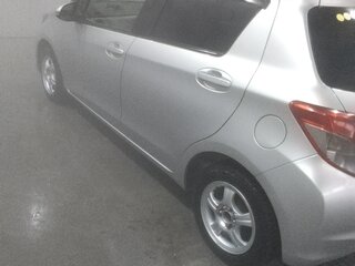 2014 Toyota Vitz III (XP130), серый, 880000 рублей, вид 5