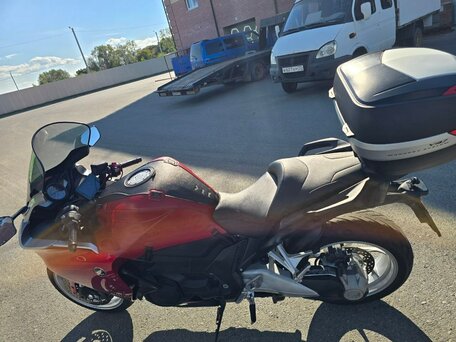 2010 Honda VFR 1200, красный, 700000 рублей, вид 5