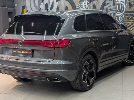 2024 Volkswagen Touareg III Рестайлинг, серый, 9990000 рублей, вид 5