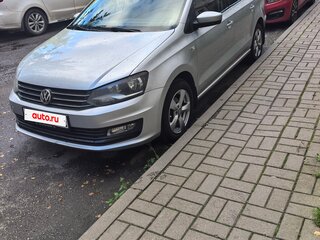 2015 Volkswagen Polo V Рестайлинг, серебристый, 980000 рублей, вид 1