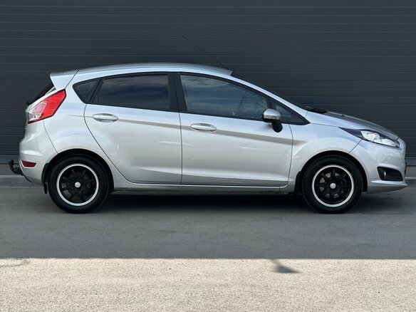 2015 Ford Fiesta Mk6 Рестайлинг, серебристый, 545000 рублей - вид 7