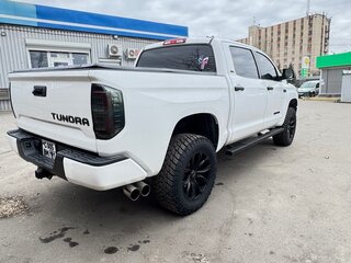 2014 Toyota Tundra CrewMax II Рестайлинг, белый, 5000000 рублей, вид 4