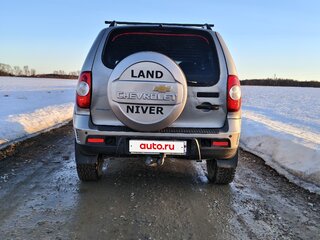 2011 Chevrolet Niva I Рестайлинг, серый, 315000 рублей, вид 3