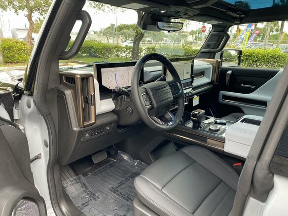 2024 GMC Hummer EV, серый, 18000000 рублей - вид 10