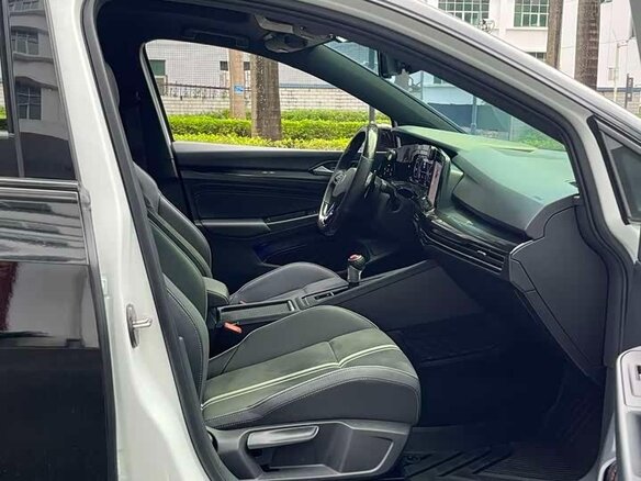 2023 Volkswagen Golf VIII, чёрный, 1670000 рублей - вид 9